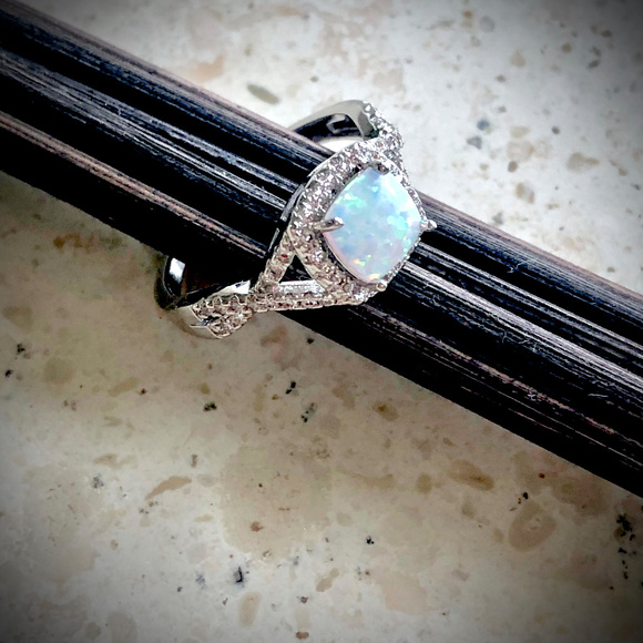 NWT Opal and CZ Crisscross Silver Ring - sizes 6, 7, 8 - Picture 3 of 7